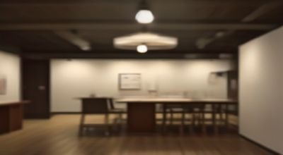 双男主动漫作品展览现场，粉丝聚集观看动漫双男主周边，展示动漫双男片受众的参与热情